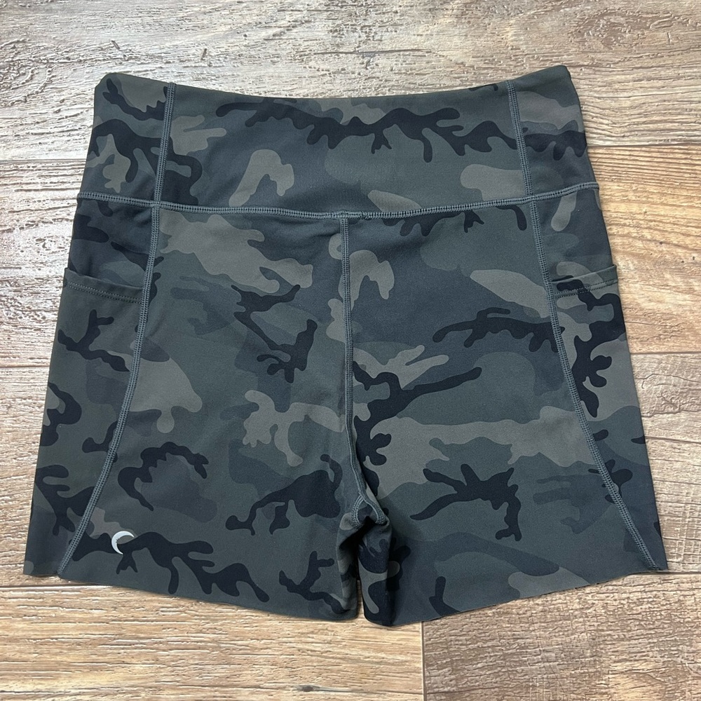 Zyia shorts size large